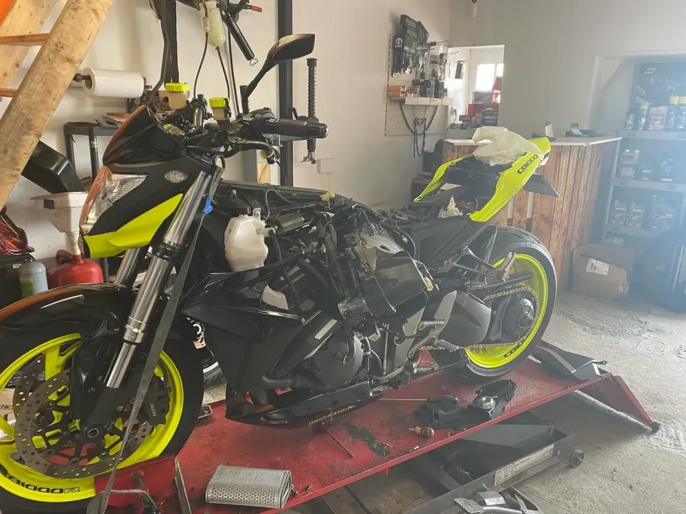 Customisation moto à Sizun